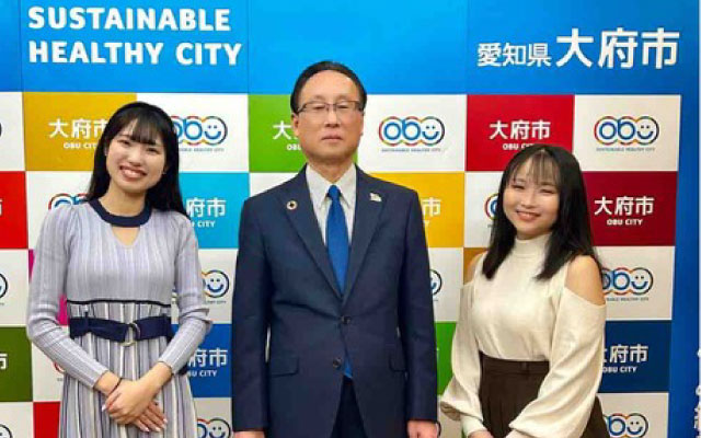 イベントに参加する声優の写真